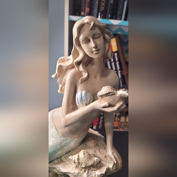 Large Resin Mermaid Statue - Picture 2 of 6